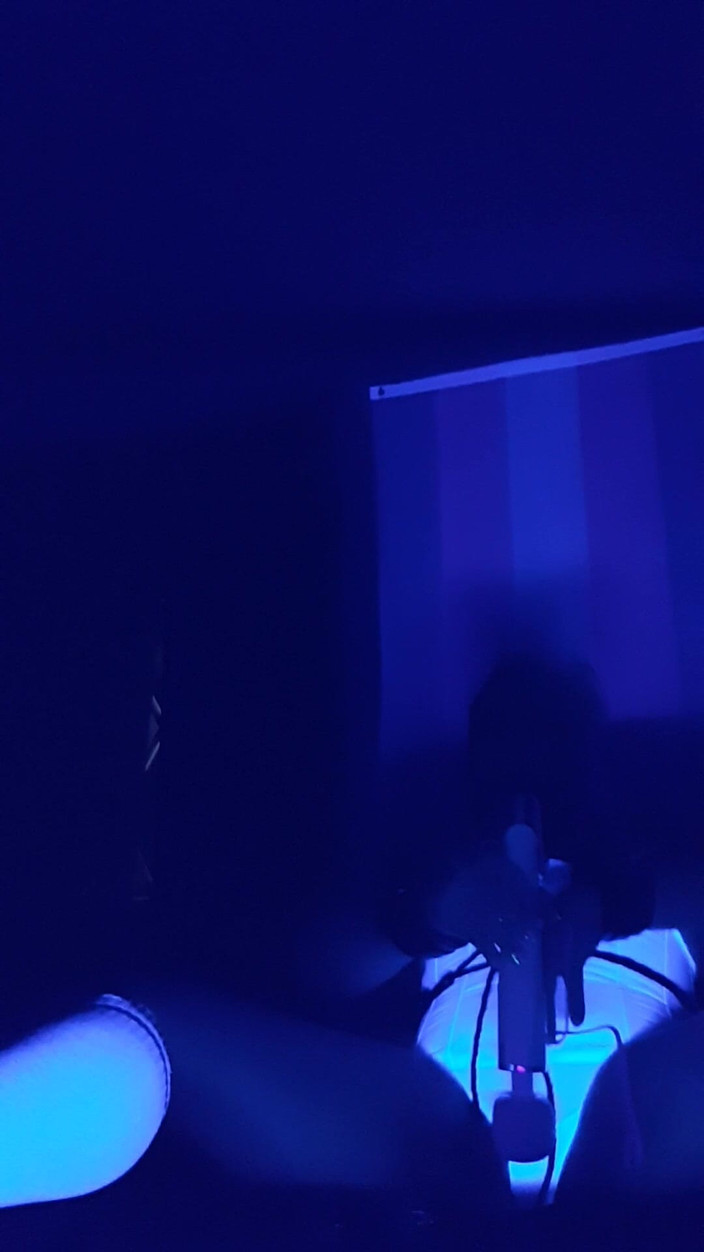 Roxxie rae page: ブラックライト・セルフボンデージ