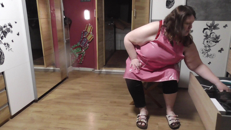 tammara big: V gumové zástěře splhlcuji pantofle