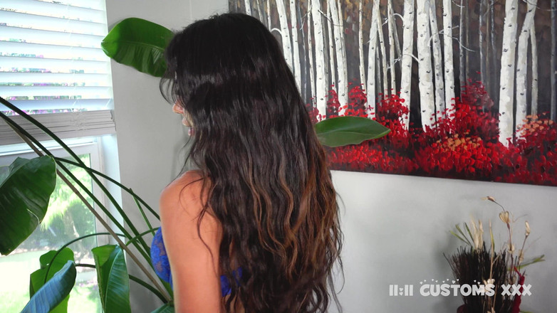 1111Customs: Jena la rose - đủ gần để đỏ mặt