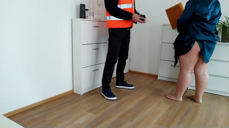 OurFetishLife: 성숙한 낯선 이에게 빨아주고 더러운 팬티를 줬다