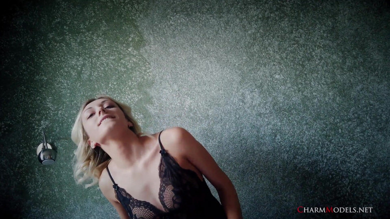 CharmModels: Tiffany nieuw perfect meisje met transparante lingerie video