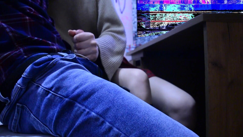 20th century of porn: Il compagno di classe mi masturba il cazzo sotto la...