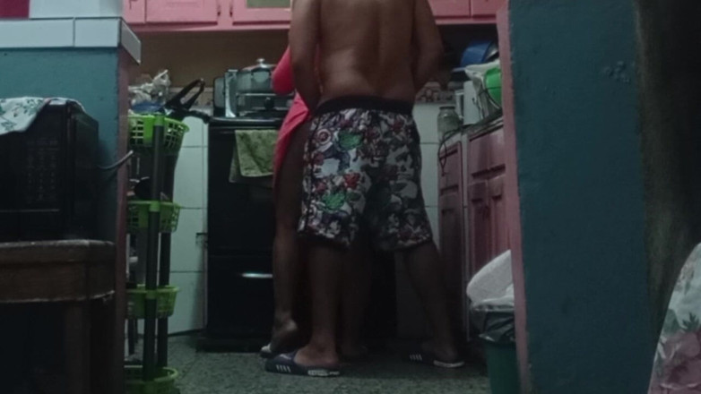 BigassMILF40: Meine schwiegermutter war in der Küche, um Essen zu machen,...