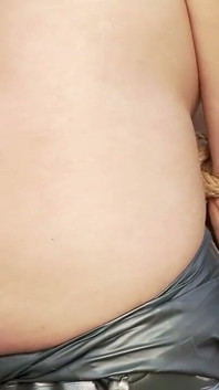 Büyük memeli penthouse pet Jelena Jensen bağlı ve sensual jane tarafından kırbaçlandı!