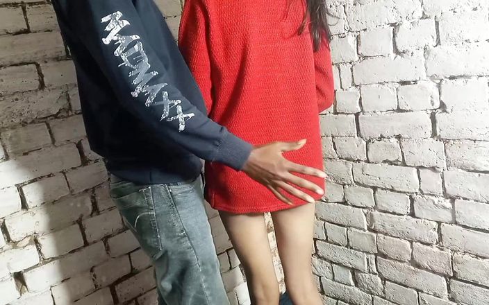 Shivanibaby: Fodendo minha meia-irmã em roupas nuas