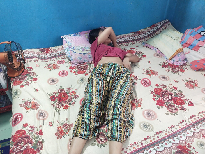 rhdhudhdhd: Desi Těsná kundička panenská dívka poprvé má sex s nejlepším...