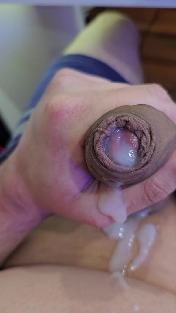 Lkdick8: 18 साल का एकल लड़का अपने लंड के साथ खेल रहा है