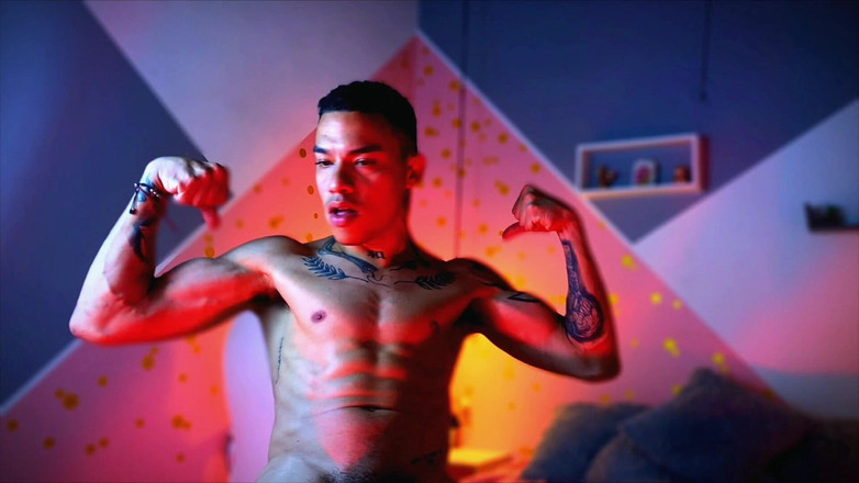 MakyParker: Osiiriis teaser zo hete spieren en tatoeages, Latijnse jongen klaar...