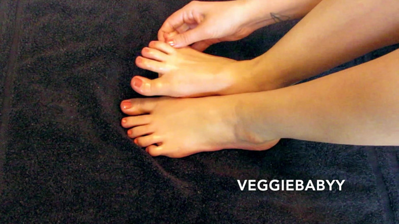 Veggiebabyy: Ayaklarıma yağ sürtünüyor
