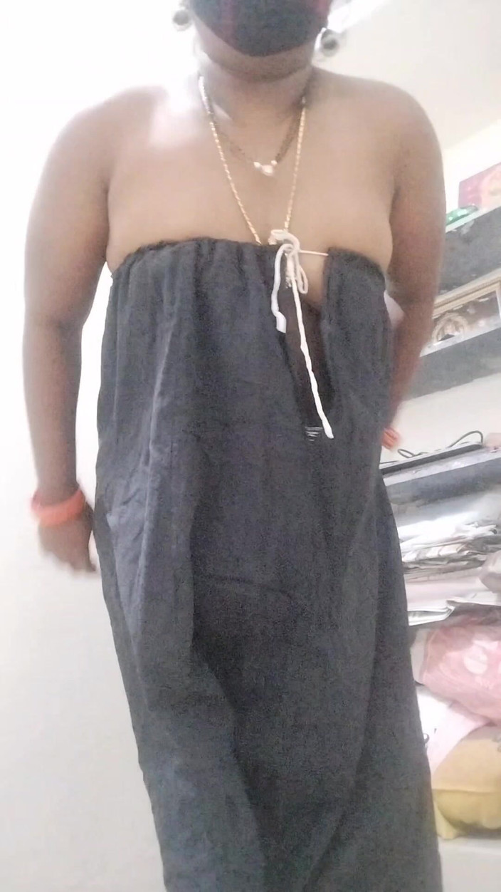 Desi World: タミル・マミ語 in Pavadaidirty talk