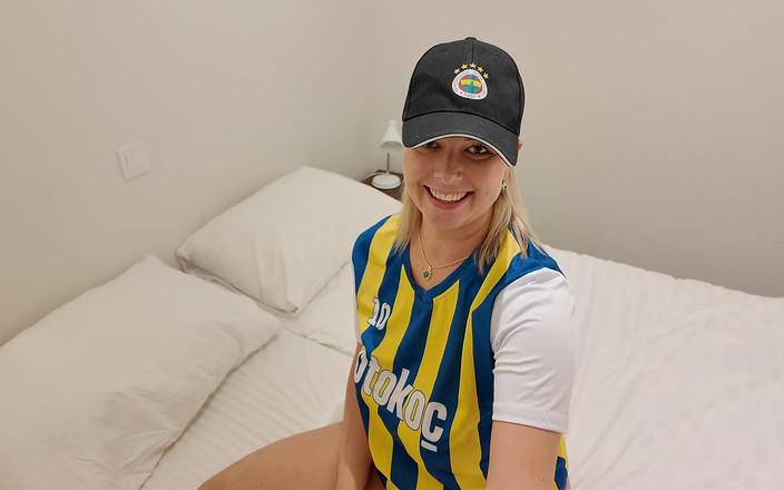 Amateur Homemade Porn: 在我继父回家之前，我操了我的土耳其继母（fenerbahçe Fan）