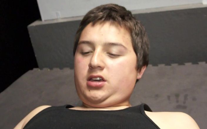 SEXUAL SIN GAY: Cele mai fierbinți băieței scena 4: două prietene twink se fut...