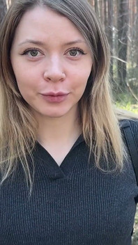 Pelajar Catwalk di Hutan Tetapi Clenching Pov Ibadah Pantat