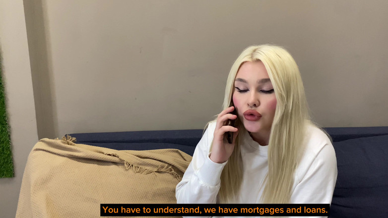 Blondessa: 荡妇人妻吮吸老公的老板