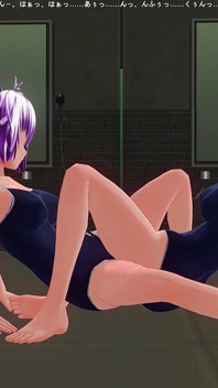 Due studentesse lesbiche in costume da nuoto si strofinano le fighe