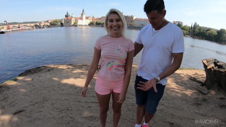 Immoral Live: Johnny Gives Pretty 18 Year Old Lilly an Oral Creampie
