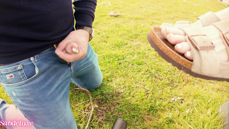 Sabdeluxe: 210 footjob bất ngờ