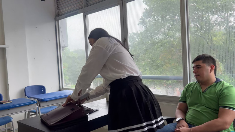 Pronoia Mey: 我上课时狠狠地操英语老师