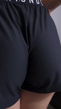 PAWG MILF retar hennes röv i sport under rustning shorts