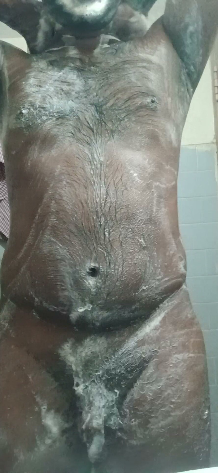 Baddiehotnew: Bagno e spettacolo di culo