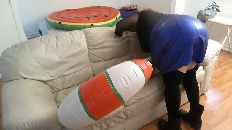 BBW nurse Vicki adventures with friends: La Bella E Grossa Infermiera Vicki Cerca Di Schiacciare Il...