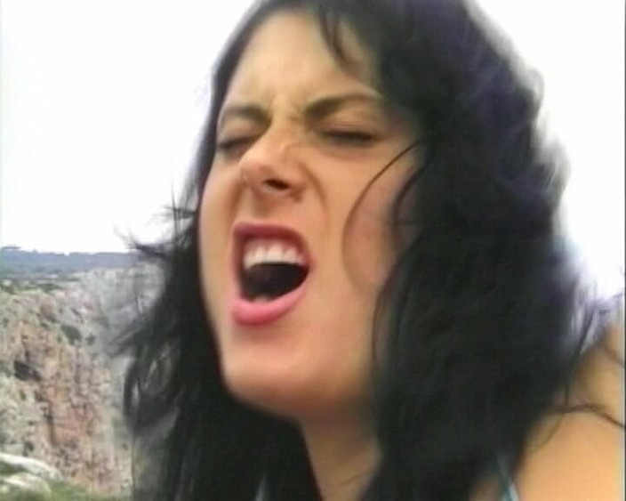 Hardcore German Club: Проникнутая в немецкая крошка ублажает бойфренда байкера на пляже