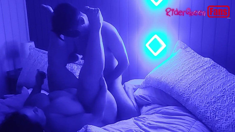 Riderqueen: Milf mare și frumoasă cu cur uriaș, numai pentru fani cu încetinitorul