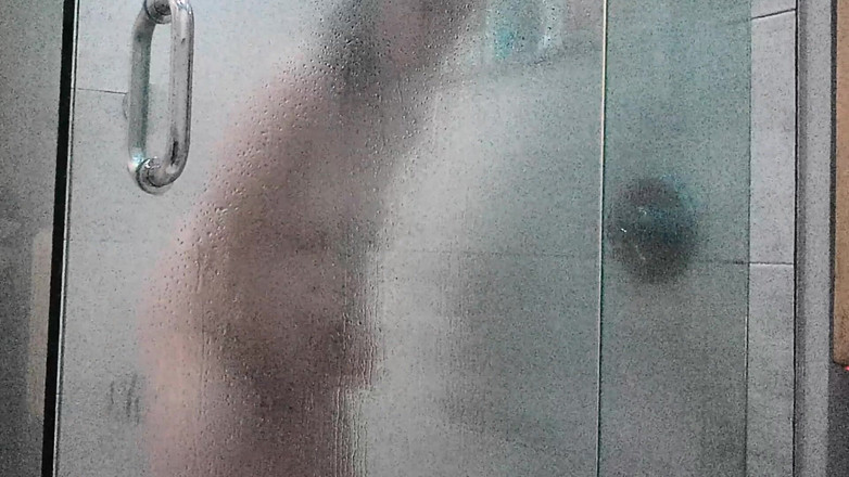 Erin and Andy: Adegan Mandi Tiri Asia Erin Luvin Dan Puting Panjangnya Yang...