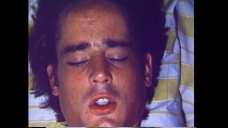 The Unforgettable: Ten chlap kouří péro