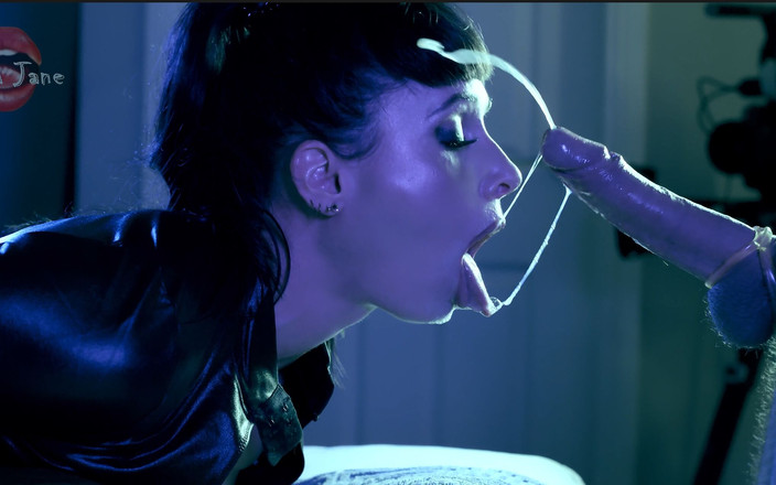 Darya Jane: Primer plano descuidado con garganta profunda palpitante follada en la...