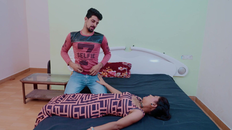 Tightmaal: ホットデジインド人カップルは朝のハードセックス