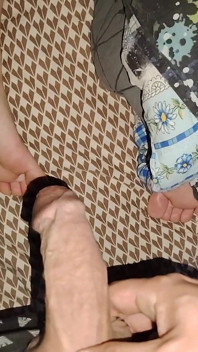 Моя Сводная Сестра Позволила Мне Прикоснуться К Ее Ногам.