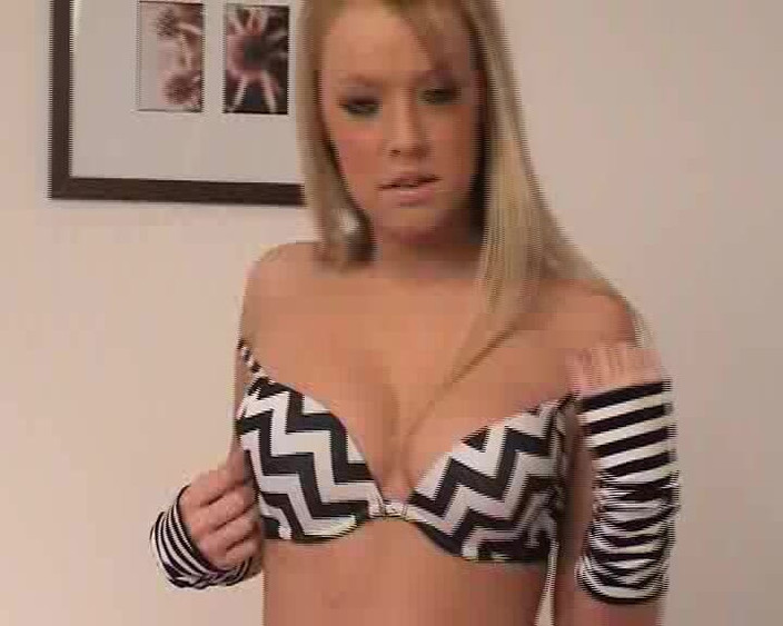 Wet Moments: Genç sarışın sıska sürtük oyuncu seçmeleri