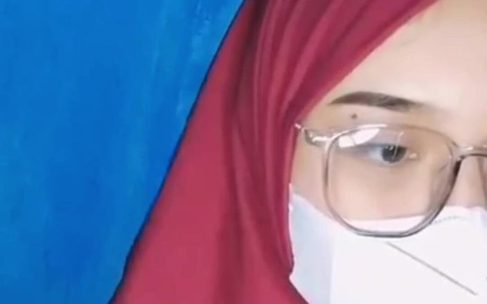 Jilbab69: Nadržená, když manžel odchází do práce