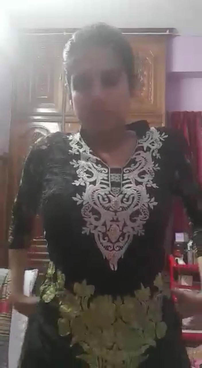 MehwishAly: サディア博士が私のフォロワーのためにヌード動画を作っています