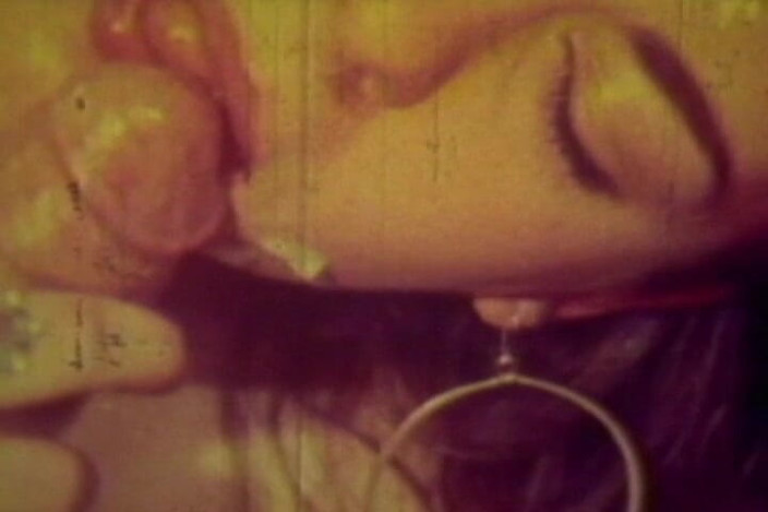 Vintage Life: Deepthroat-obsessed Retro Babe Worships Cock in Vintage Loop