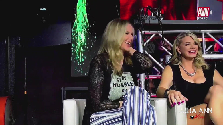 Julia Ann: Avn Roast Finale saya!