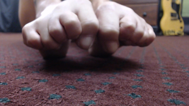 Abby Anna: No polish close up toe wiggling