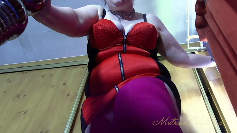 Mxtress Valleycat: Menyusut dan menginjak-