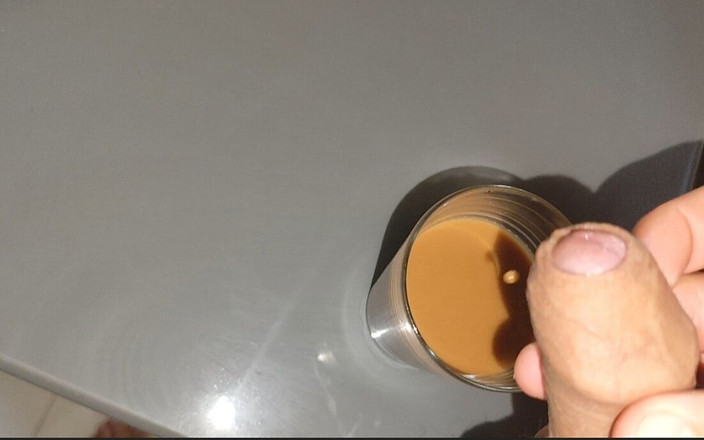 Straight Daddy Club: Joven heterosexual usa un nuevo método caliente en su polla