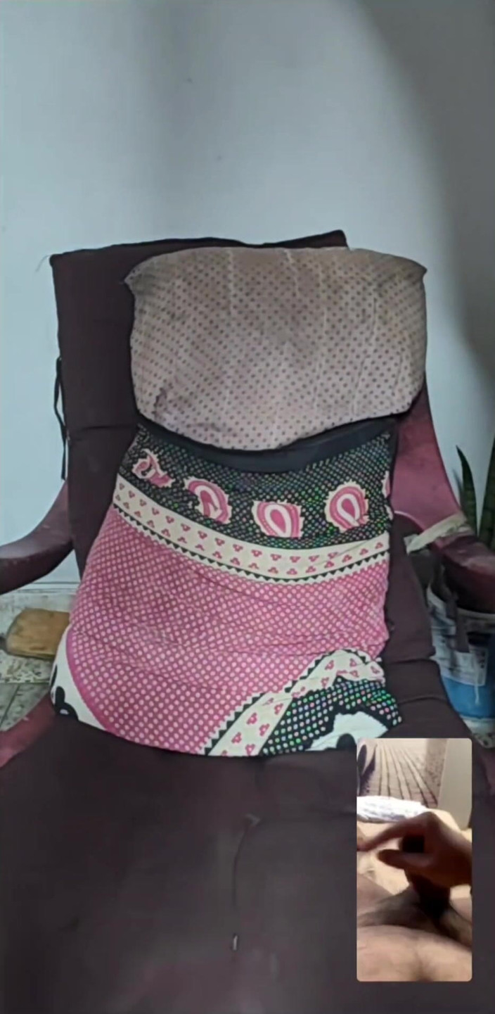 akhilzq: Transeksual India Mendedahkan Tubuh Seksinya Untuk Pelanggan