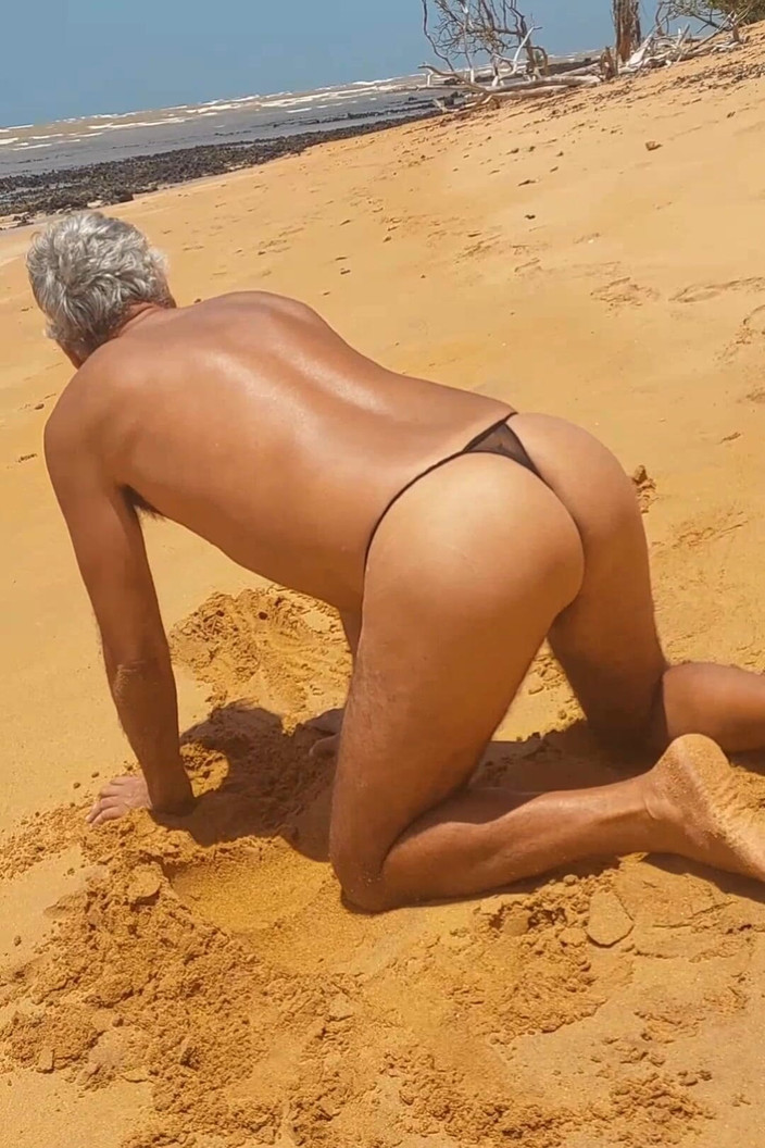 Ladysilvas: Ladysilva am strand sehr heiß im höschen