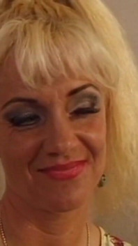 Milf blonde dikongkek zakar besar dan menyukainya