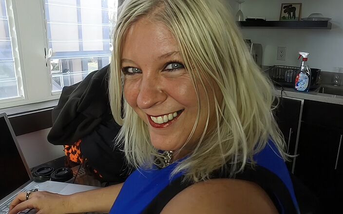 Scale Bustin Babes: Stará MILF bbw rimms a kouří její cestu na vrchol