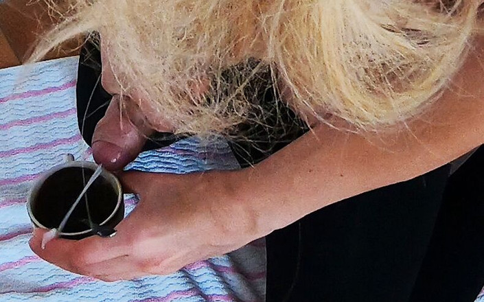 Ane Get Horny: क्या आपको कॉफी चाहिए? मुझे उस पर वीर्य डालने दो