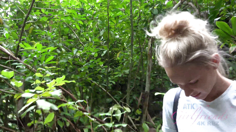 ATK Girlfriends: エマ・ヒックスとのハワイでのバーチャルバケーション 9/16