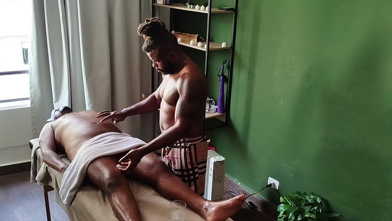 TheBlacKHunterr: भालू की मालिश हो रही है