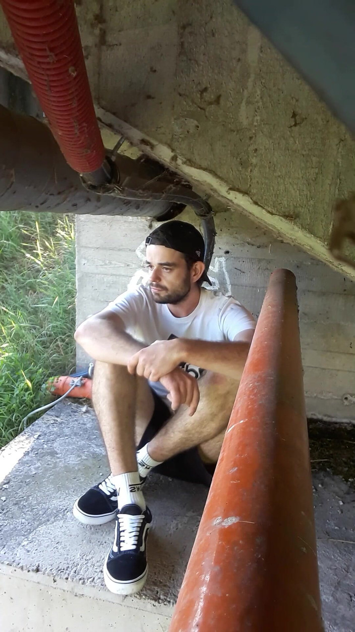 jerkofflover: ब्रिज के नीचे मैं दिखाती हूं कि मैं कितनी सेक्सी हूं:_)