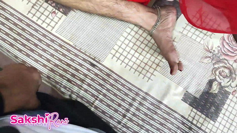 sakshi_raniii: Hintli üvey anne Noel kutlamalarında sikiliyor! Edepsiz konuşma ile