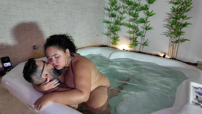 Pamela Panda: Dövmeli adamla hidrode seks